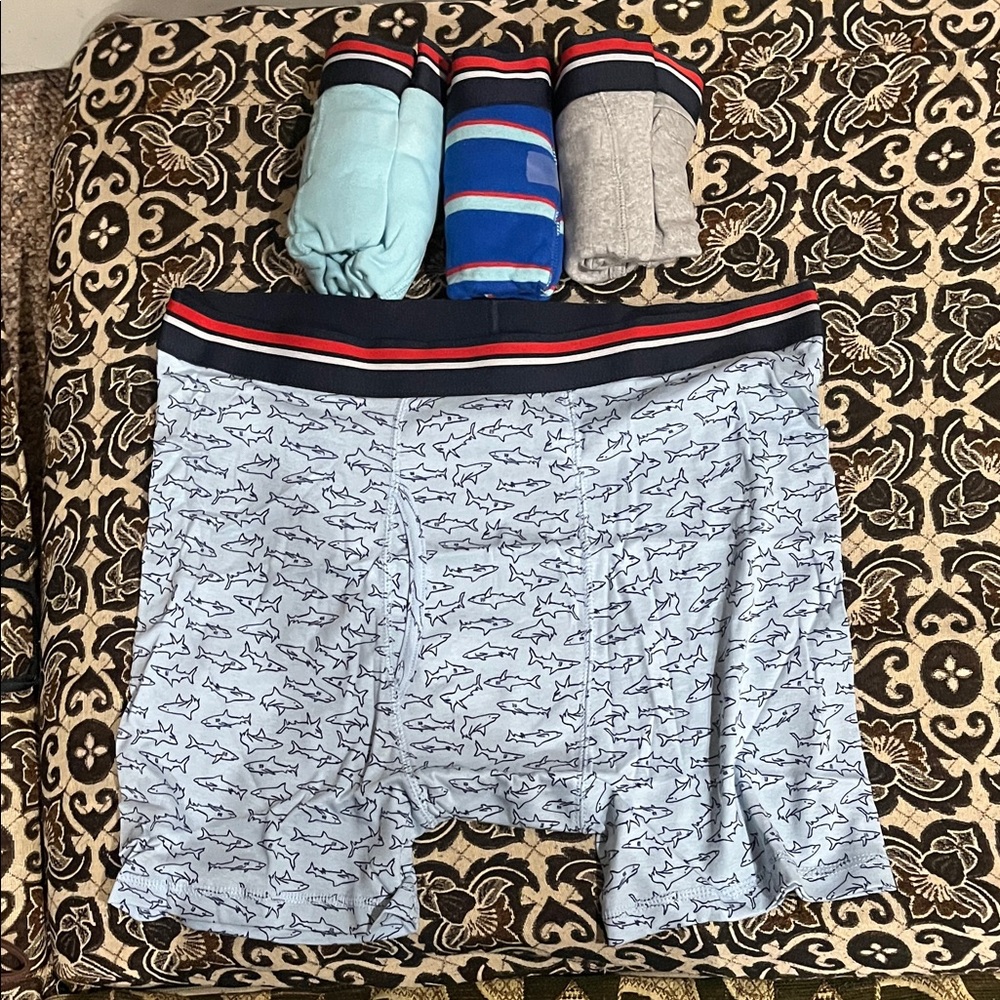 Men’s Boxer Briefs 4-Pack – Amazon Essentials Shark Print & Solid Mix XL